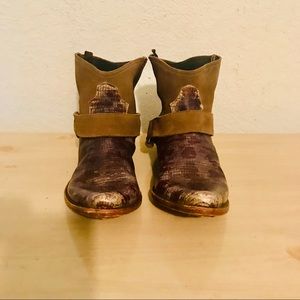 GOLDEN GOOSE 2 TONE DISTRESSED ANKLE BOOTS 8